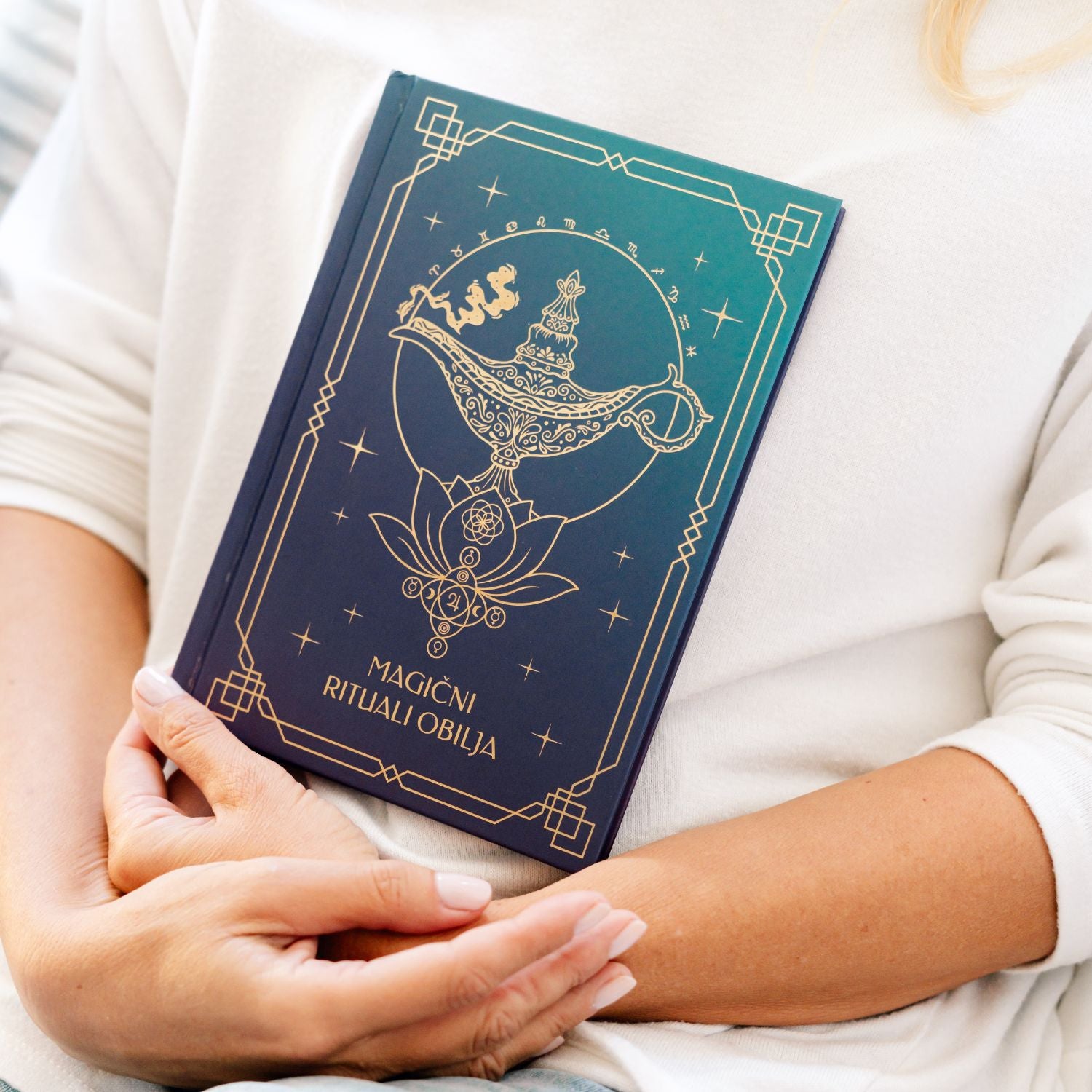 Knjiga Magični rituali obilja v rokah