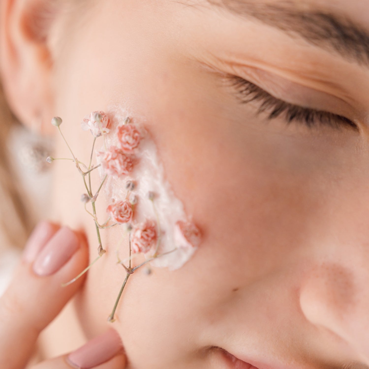 naravna_krema_za_obraz_na_kozi