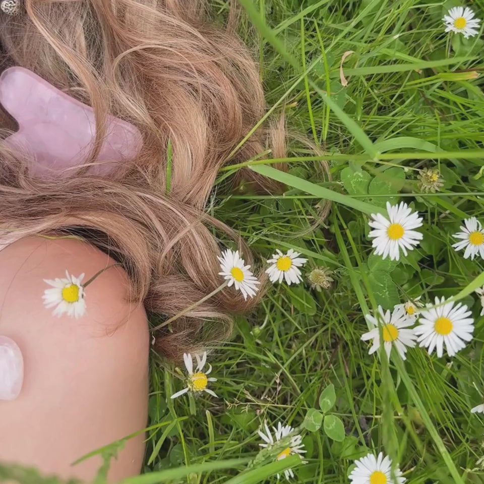 Naloži video: Kristal roževec žepni - za srčno čakro