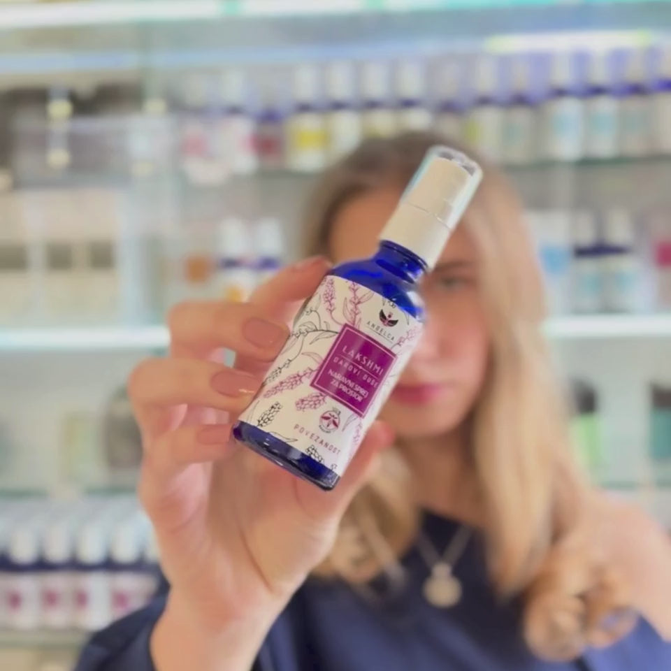 Naloži video: Lakshmi naravni sprej video angelca.si