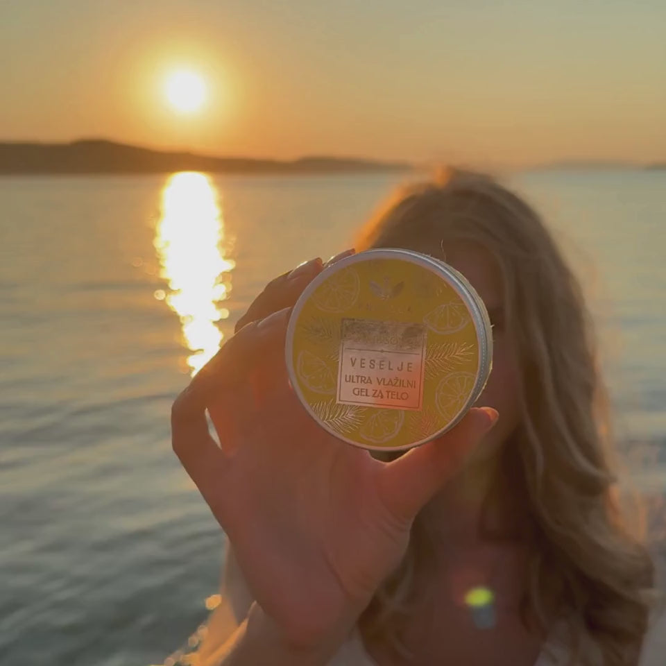 Naloži video: Negovalno hidratanten gel za telo - Poljub Sonca
