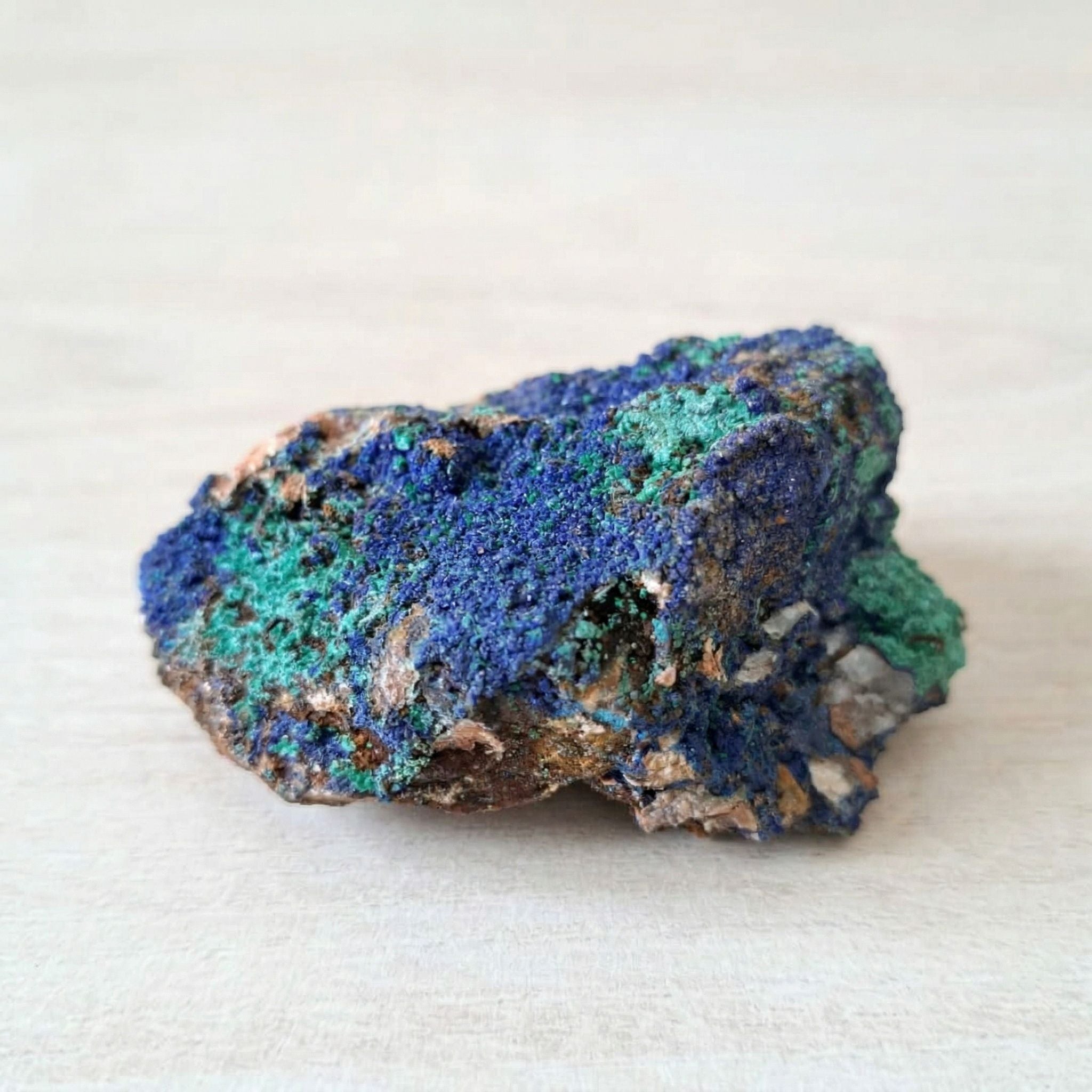 surovi_kristal_azurit